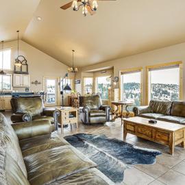 Game Room & Stunning Views: Fairplay Hideaway!, hotel en Garo