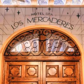 LOS MERCADERES Balneum Suites, khách sạn ở Talavera de la Reina