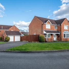 SPACIOUS, Quiet, 5 Bed 2 Bath House with Free Parking, near NEC, Solihull & Airport โรงแรมในBerkswell