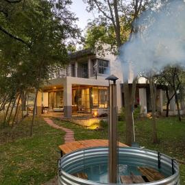Huna House, hotel in Magaliesburg