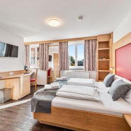 Landhotel Schwarzer Adler - Self Check In, hotel em Tiefenbronn