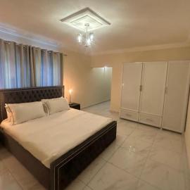 3 Bed Apartment Sleeps 6 - Parking Patio Wifi, hotel v destinaci Freetown