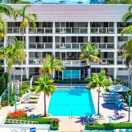 Boca Intercoastal Stay by Aureum, Pool, Gym, Walk to Beach