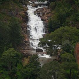 Estate Bungalow with Waterfall, Mountain & Valley Views, hotel in Kotagiri