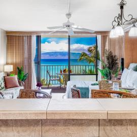 Oceanfront Kahana Condo Ocean View, Beachfront, Pool & Sleeps 4, Walkable Area, hotel di Lahaina