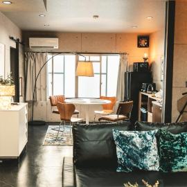Vinyl Stay - spacious local apartment