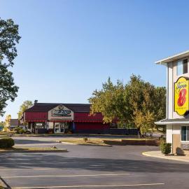Super 8 by Wyndham Latham - Albany Airport, hotel en Latham