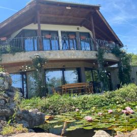 Szelek Palotája, hotel en Écs