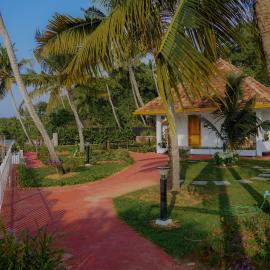 Lakefront Villa with Bathtub & Backwater Views Varkala