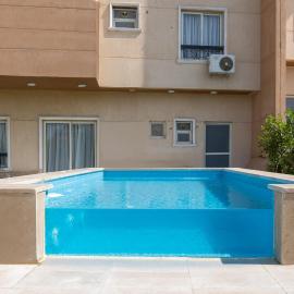 Golden 4BR Pool Villa by Travelholic、カイロのホテル