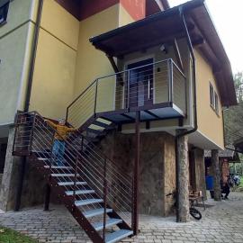Appartment Bezenica, hotel in Dobrova