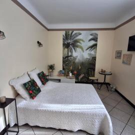 Chambre à louer à la nuitée, hôtel à Sénas
