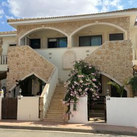 NEW - Agia Marina - Rural Retreat with Shared Pool & Parking, hotel en Avgorou