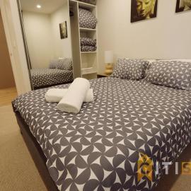 Ruby Red, 1Bd 1Bth Apt - Woden CBD