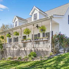 Family stay with Pets, EV Charger, Peloton, hotel in Troutville