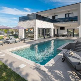 Jacuzzi And Sauna Villa