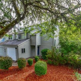 Cozy 3-Bedroom Townhome - 3 Miles from OSU!