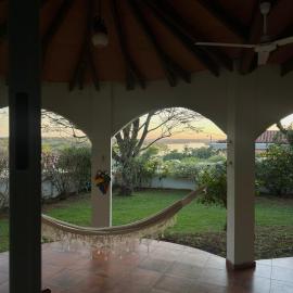 Casa única con vista al lago, hotel a Hernandarias