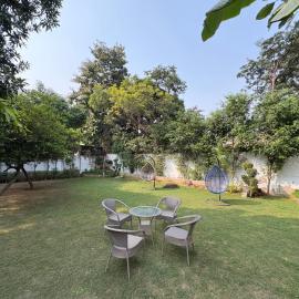 Leela Farm Gurgaon - 4 Bedroom Villa with Lawn and Big Size Private Pool, Hotel in Gurgaon