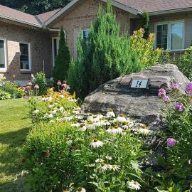 White Rolling Sands of Penetang by Theatre, hotel em Penetanguishene