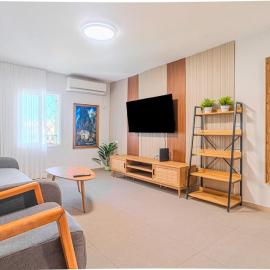 דירת הפרימיום - 5 דקות נסיעה מהים, hotel ad Ashkelon