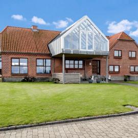 4 Bedroom Beach Front Home In Vinderup, hotel din Vinderup