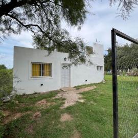 cabaña con pileta, hotel in Villa Anizacate