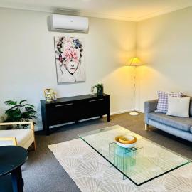 Spacious- 4-bedroom house near Airport