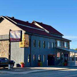 Motel Bellefeuille, hotel u gradu Troa-Rivijer