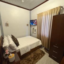 Goldland Caelestis Guest House, hotel in Bacolod