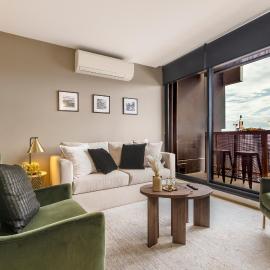 Urban Luxury King Bed Pool Gym Sauna Parking