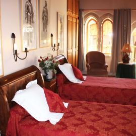 L'Ancienne Auberge: Puycelci şehrinde bir otel