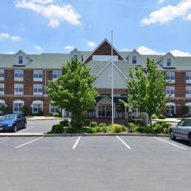 BlissPoint Inn & Suites Marion, מלון במריון
