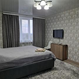 Сдаётся почасово, посуточно квартира, hótel í Edineţ