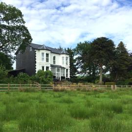 The Royston, hotel in Llanbrynmair