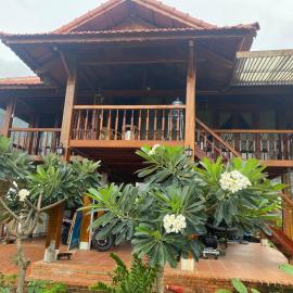 Ấp Thiện Sơn에 위치한 호텔 Tree house