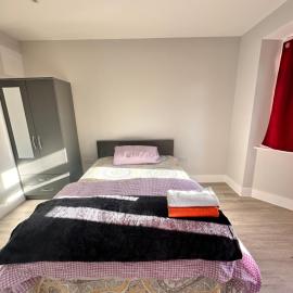 London Luxury Home Stay: Edmonton şehrinde bir otel