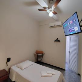 BIGS HOTEL，Penápolis的飯店
