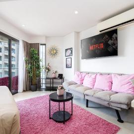 Chic Cozy Studio at Tambuli Residences Ocean View by Dominik Studio with Pool Access & Balcony in Mactan、Maribagoのホテル