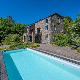 Sous le Cielle d'Ardenne - Vakantiehuis met Sauna en zwembad, hotel in La-Roche-en-Ardenne