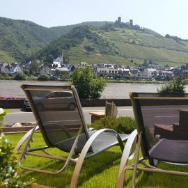 Gästehaus Burgberg, Weinhaus Fries, hotel in Kattenes