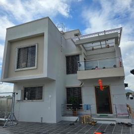 Mountain Crest Villa، فندق في Kārli