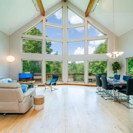 Modern Mountain Retreat-120ac! Pond-Boat-Trails-Spa tub-Gym-Playground-Game room, hotel a Marshall