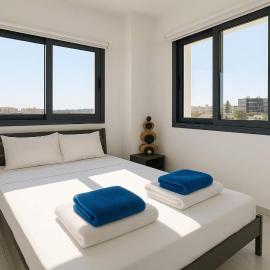 Bright Stylish Flat With Balcony & Shared Pool, ξενοδοχείο σε Scala