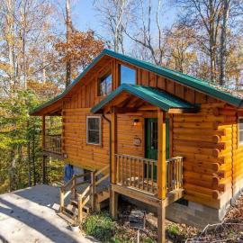 Hot Tub & WiFi - Cozy Canopy - Red River Gorge KY, hotel v destinácii Stanton