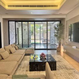 AB Villa - Pool & Cinema, hotel u gradu Ajman