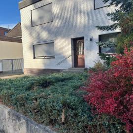 Casaba Suite -260 qm-2 floors- 7 Rooms-Free Private Parking-House with garden、ハノーファーのホテル