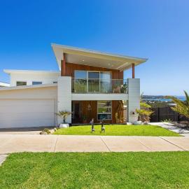 Art Flava Haus Stylish Oceanfront Retreat in San Remo