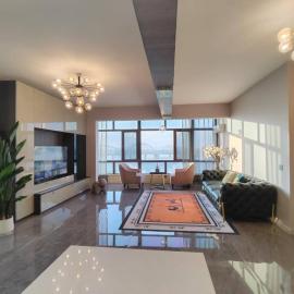 Central Avenue Luxury River View Apartment、ハルビン市のホテル