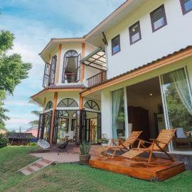 Private 400m2 Villa - Hearth - Mountain View - Huge yard - AC - Late Check-in